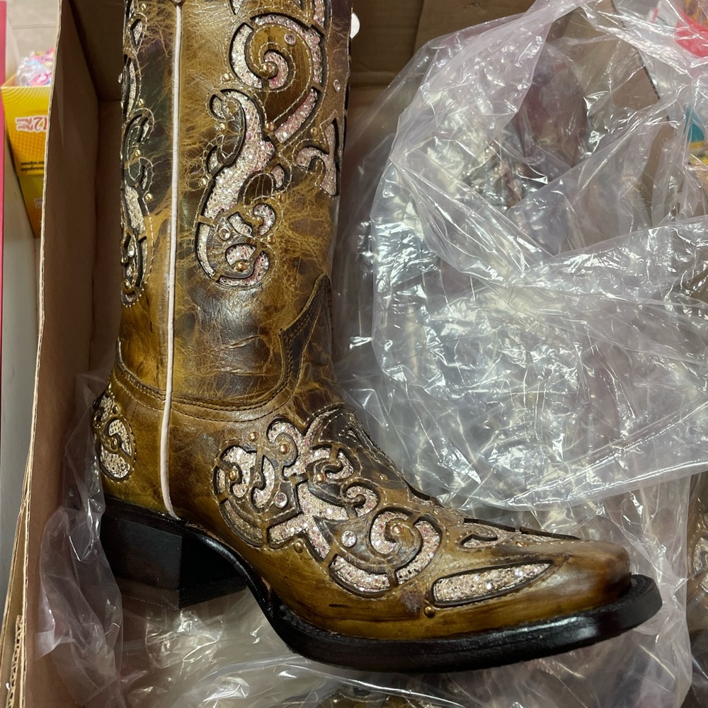 Women cowboy boots brown size 6 brand new